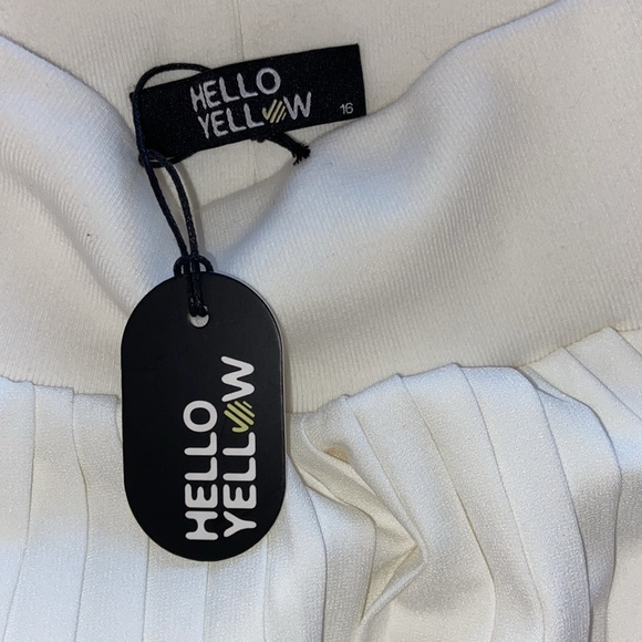 NWT Hello Yellow perfectly pleated tennis skirt with 3 black stripes - Picture 3 of 3